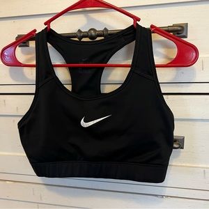 Size medium nike sports bra!